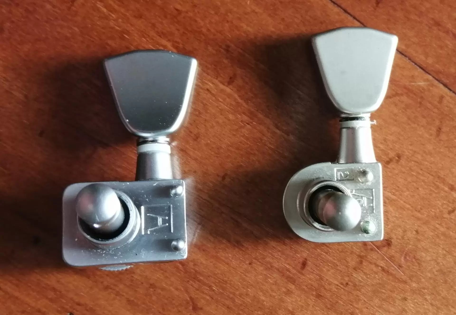 Hipshot Directrofit and Fender Squier Machine Heads